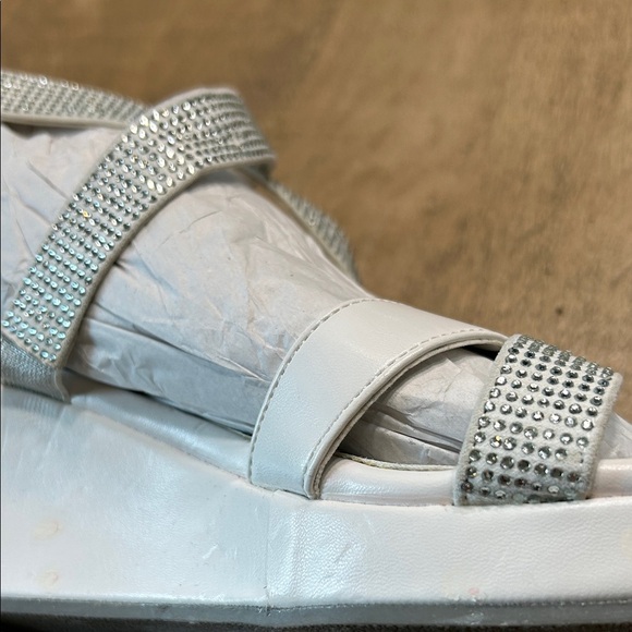 Kenneth Cole Reaction Silver and White Wedge Sandals with rhinestones - Picture 6 of 6